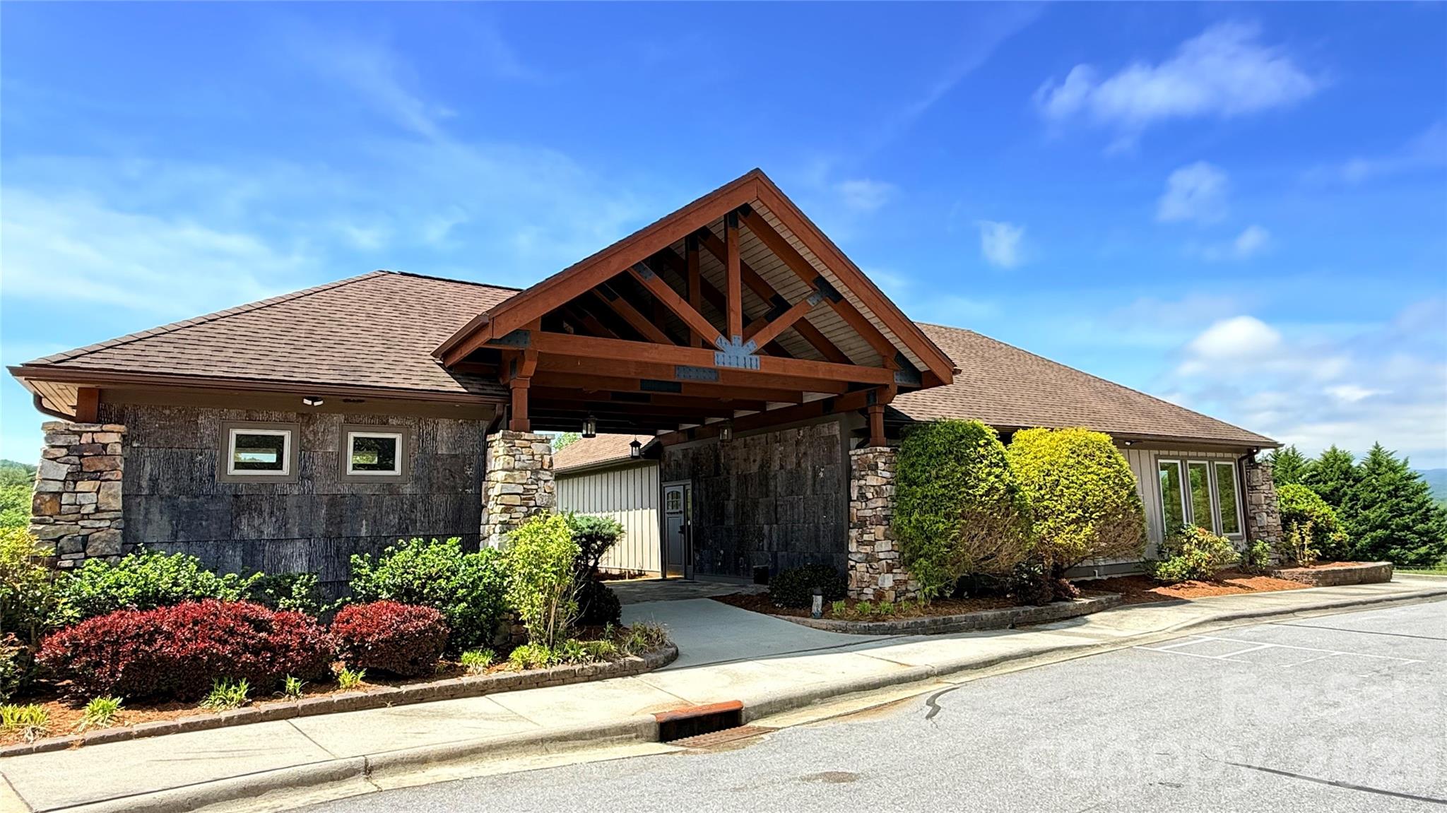3509 Mountain Top Way — Hendersonville