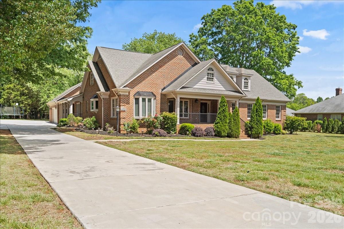 13815 Holgate Hill Drive — Mint Hill