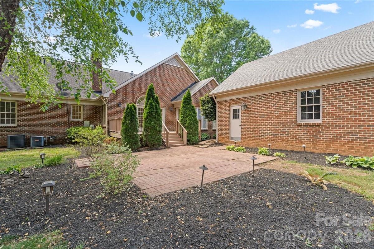 13815 Holgate Hill Drive — Mint Hill