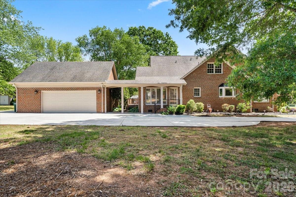 13815 Holgate Hill Drive — Mint Hill