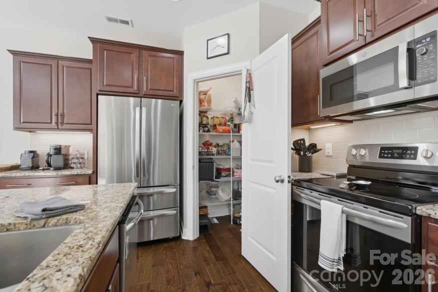 8737 Aspinwall Drive — Charlotte