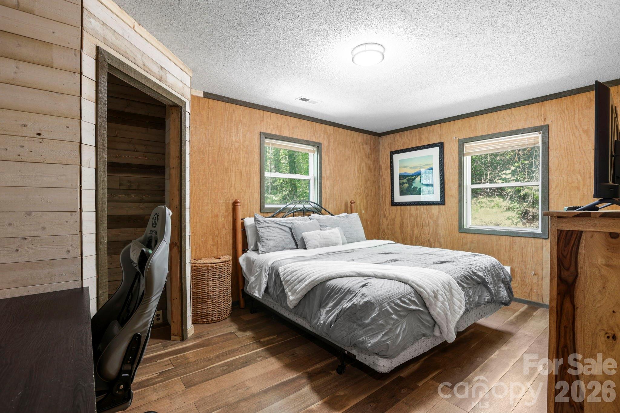 521 Lake Falls Road — Hendersonville