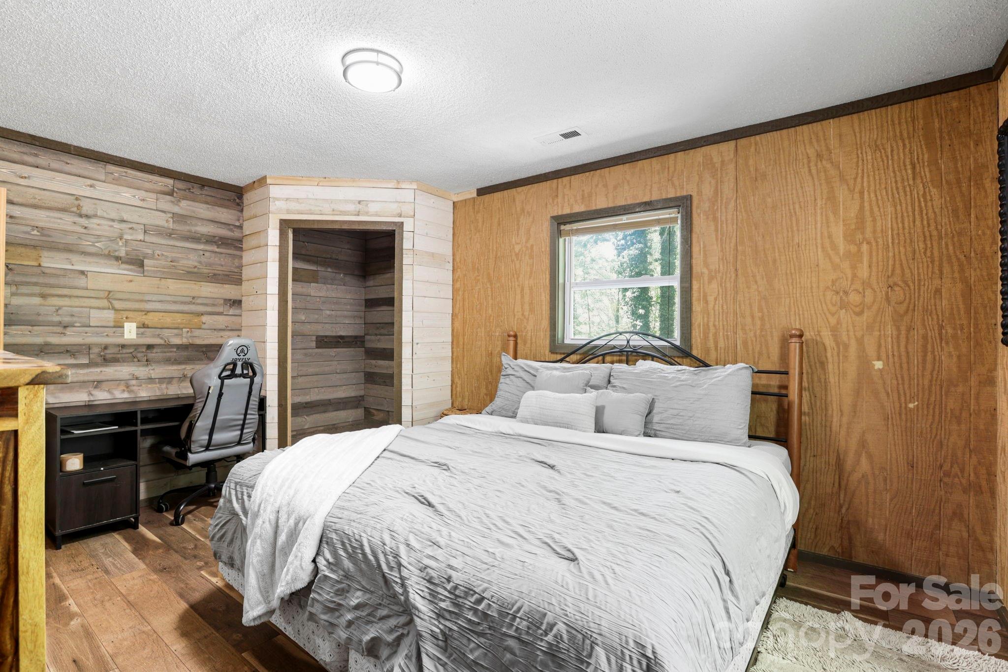 521 Lake Falls Road — Hendersonville