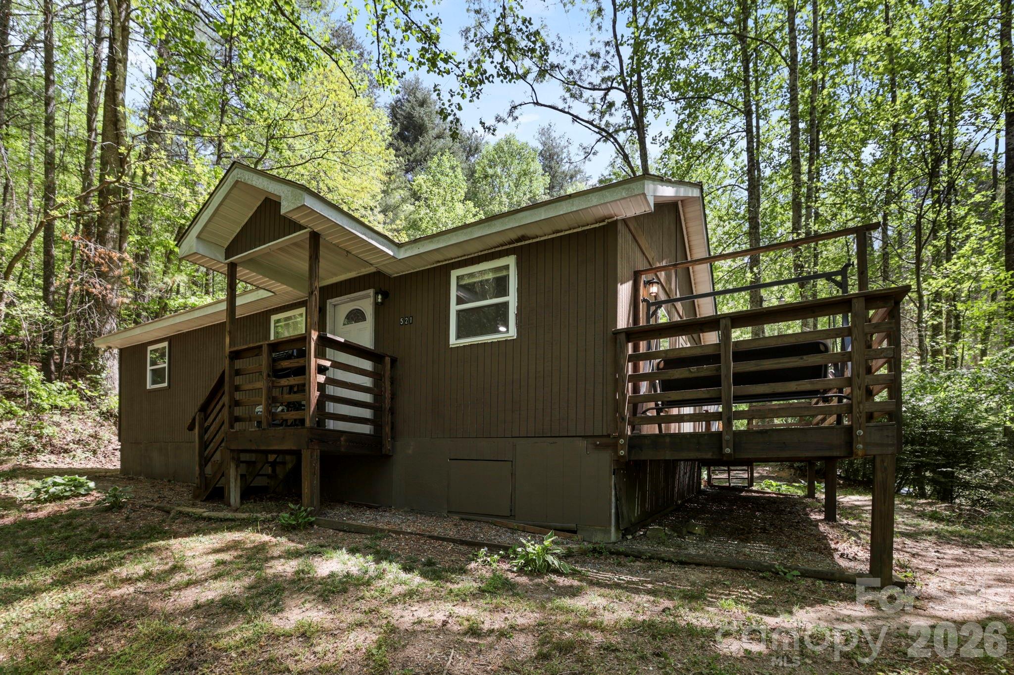 521 Lake Falls Road — Hendersonville