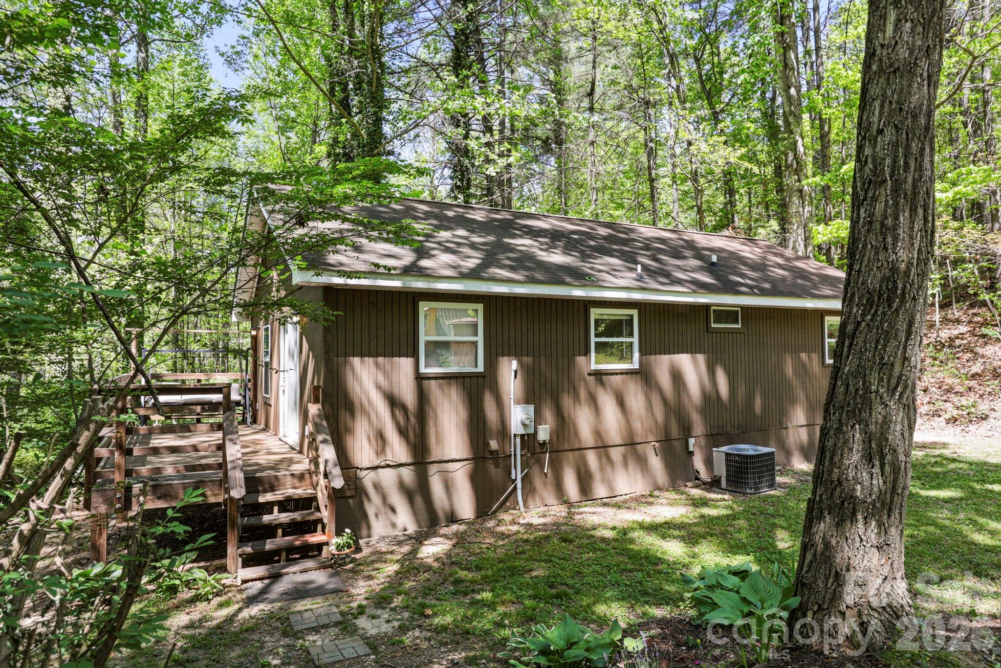 521 Lake Falls Road — Hendersonville