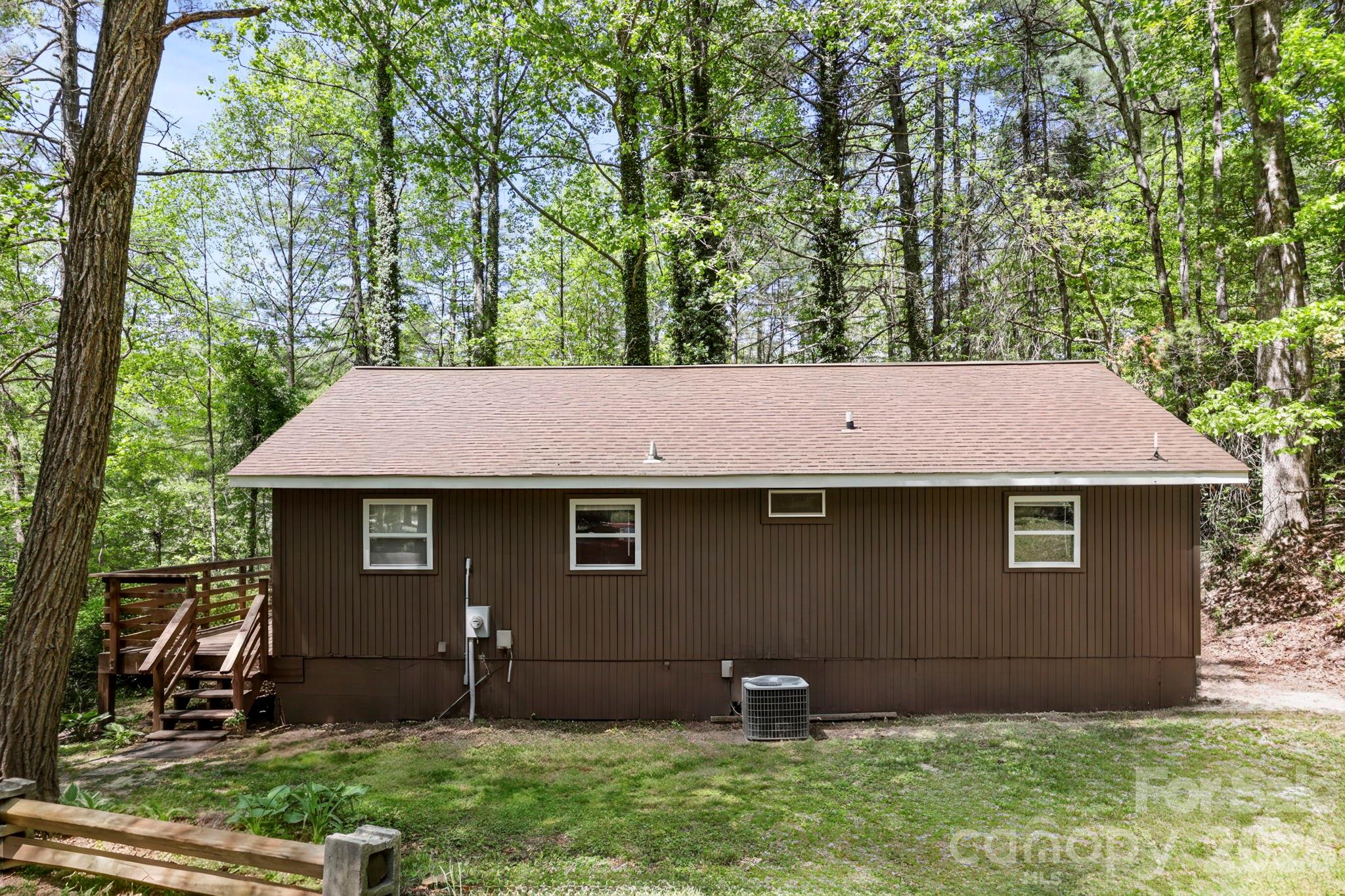 521 Lake Falls Road — Hendersonville