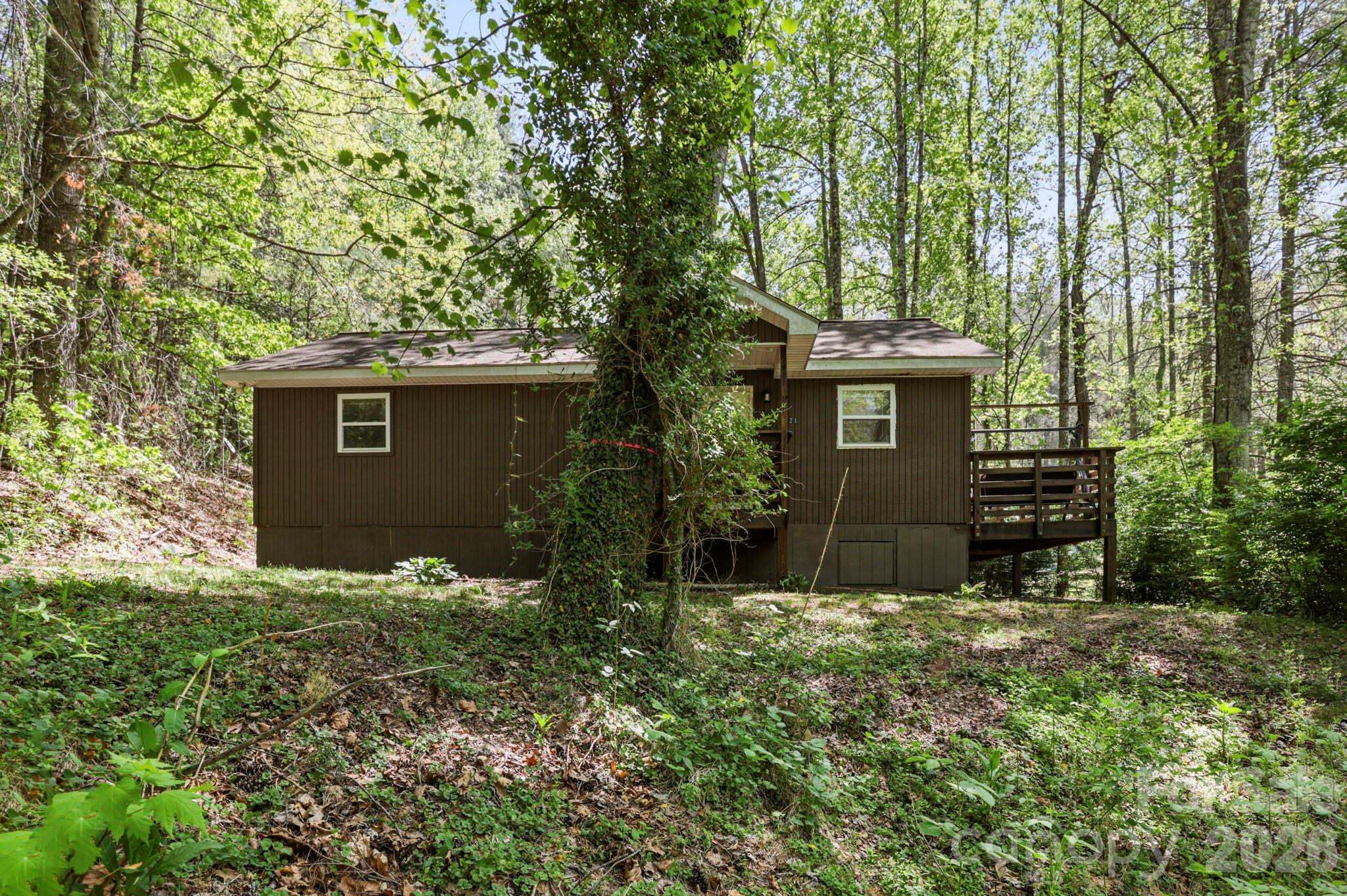 521 Lake Falls Road — Hendersonville