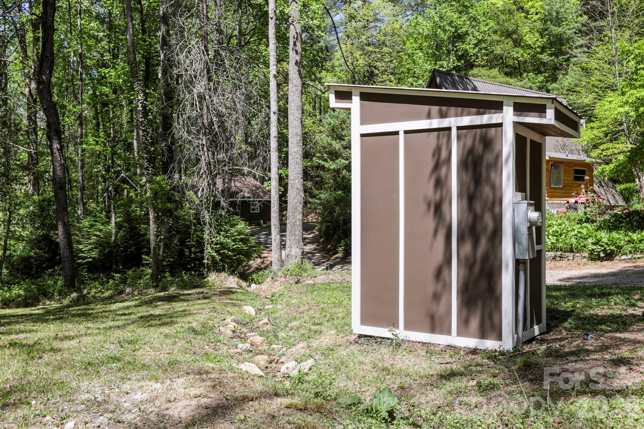 521 Lake Falls Road — Hendersonville