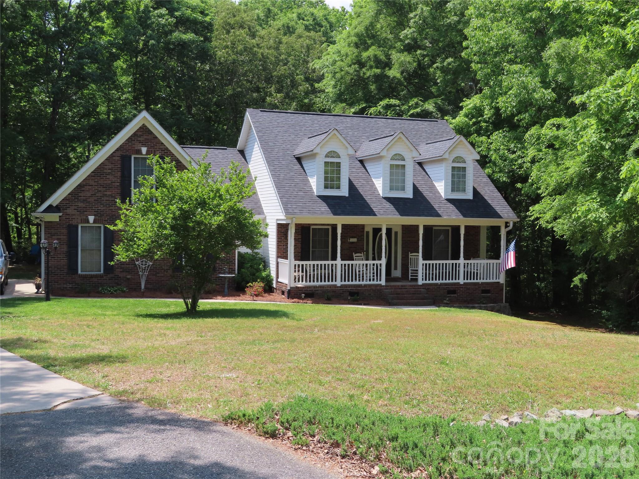 300 Tradewinds Lane — York