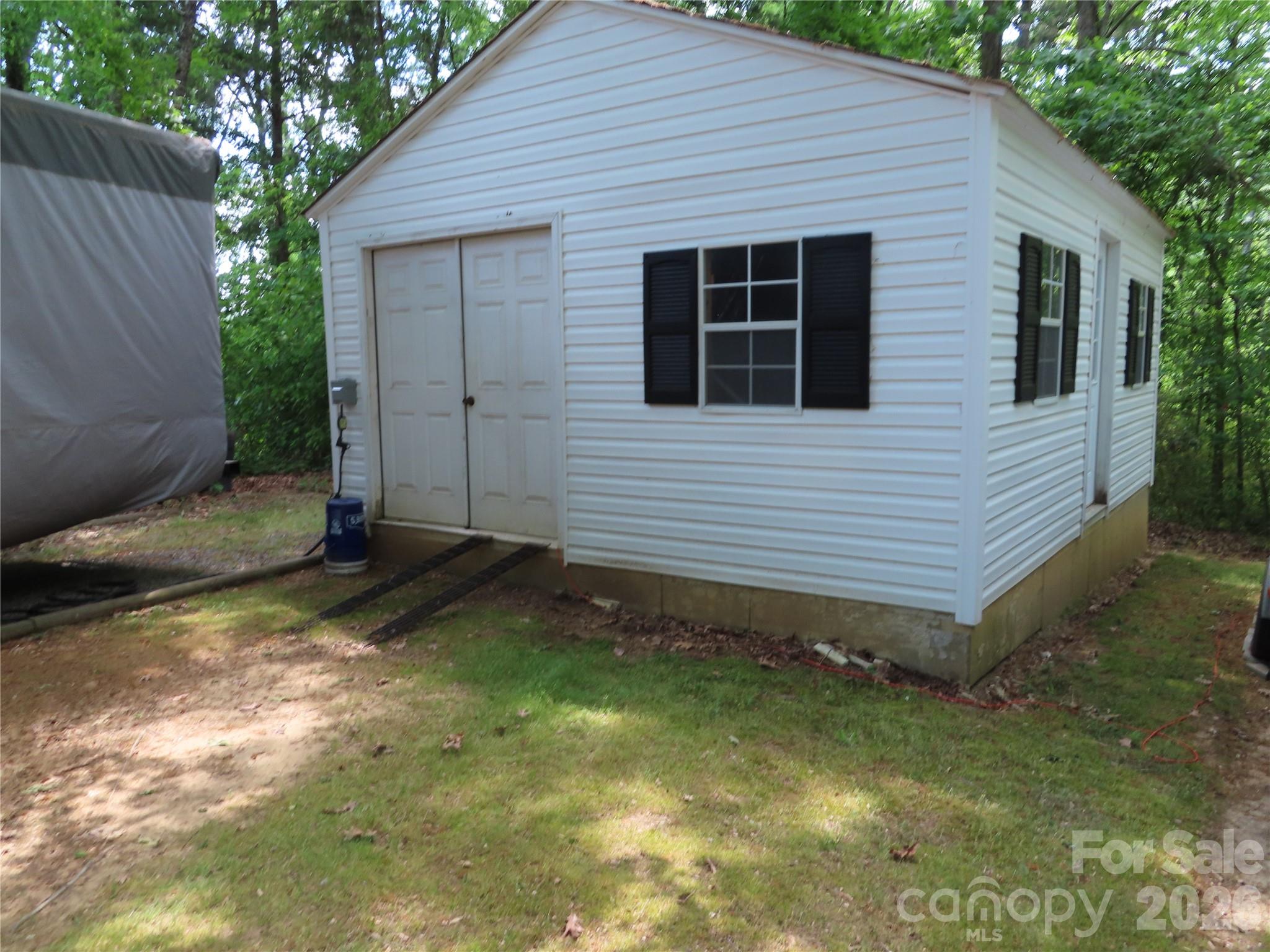300 Tradewinds Lane — York