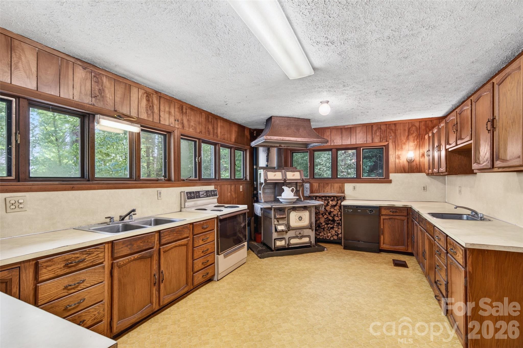 451 Signal Tree Road — Deep Gap