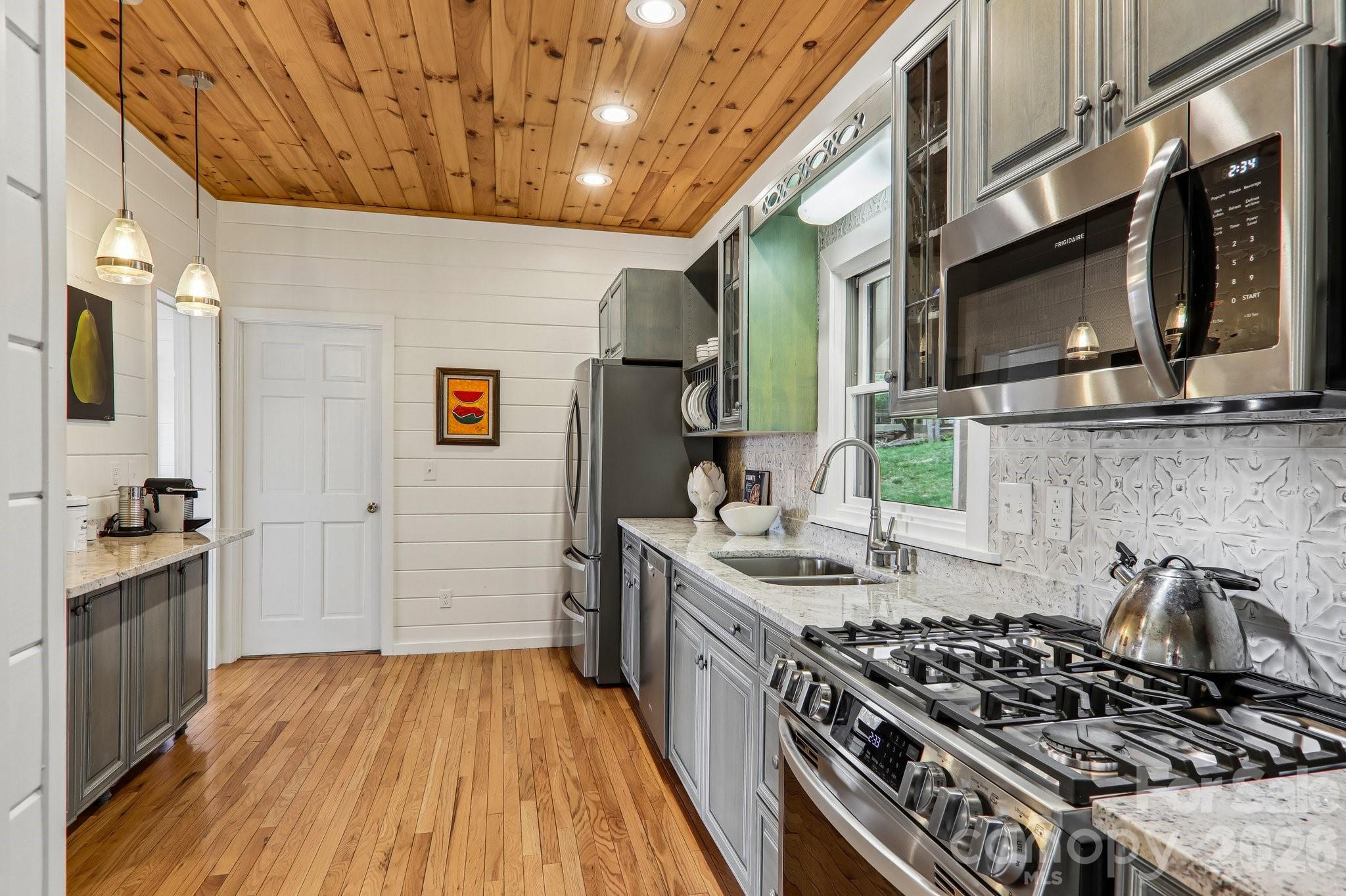 186 Cottage Lane — Mars Hill