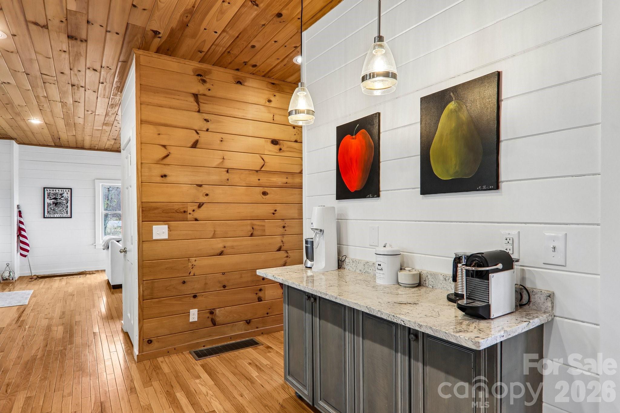 186 Cottage Lane — Mars Hill