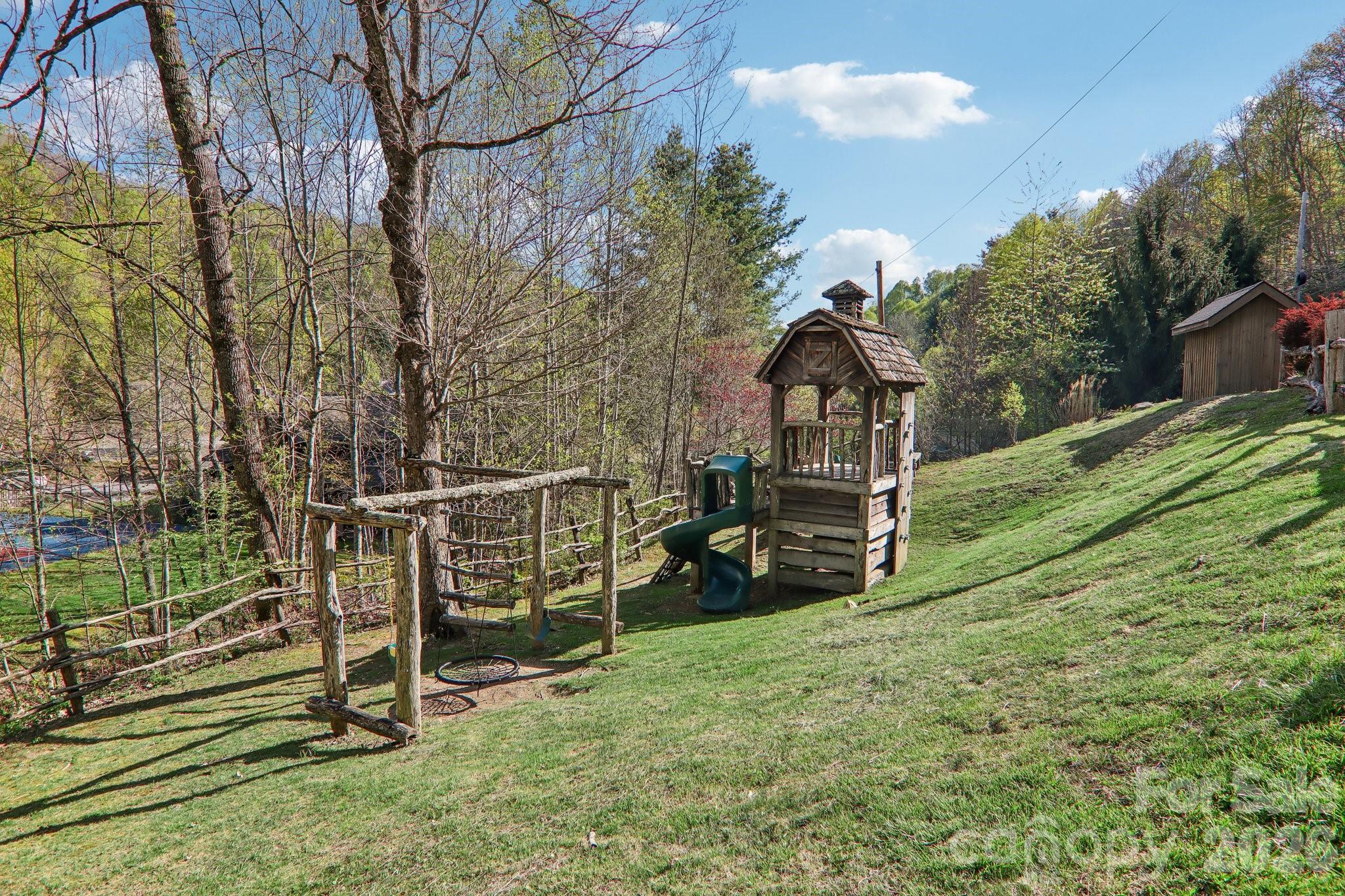 186 Cottage Lane — Mars Hill
