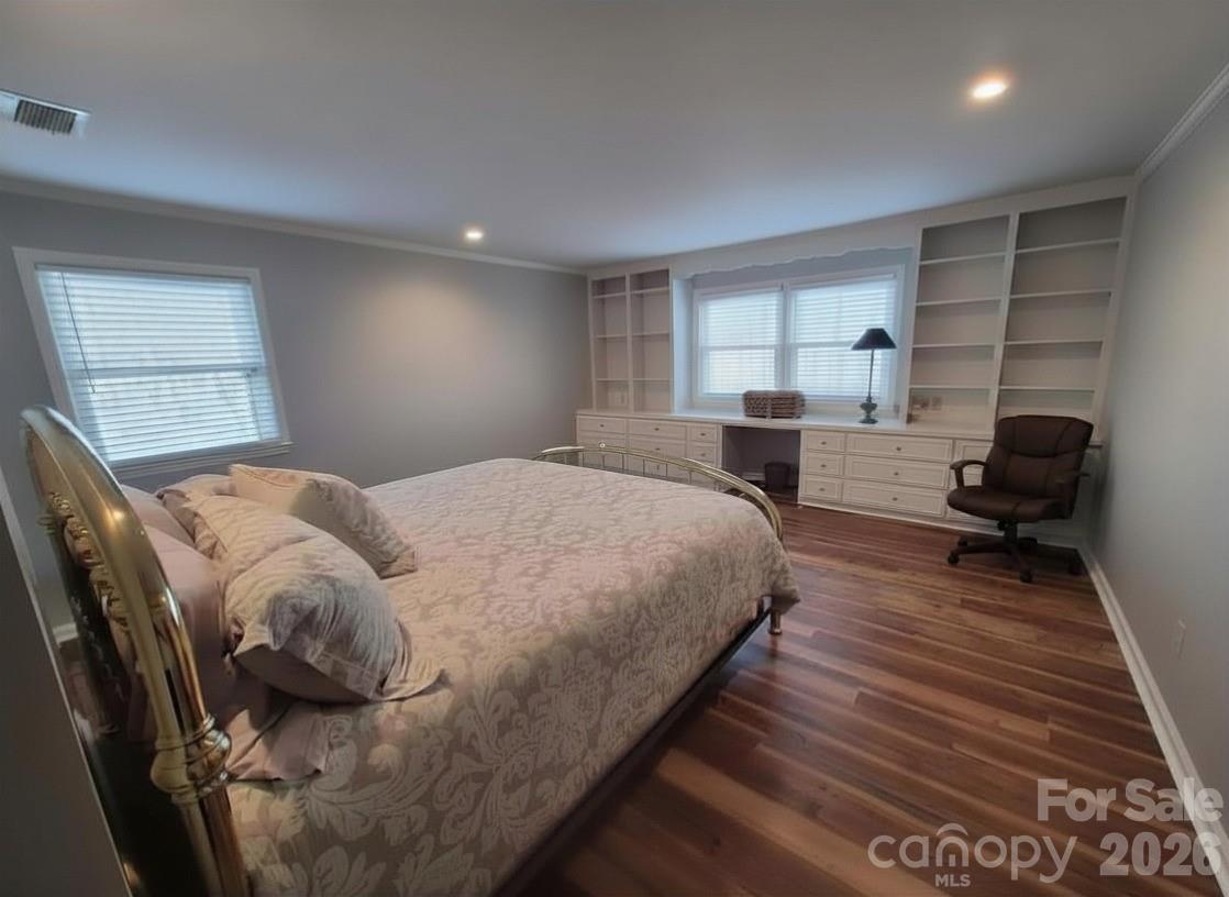 300 Cottonstone Lane — Troy