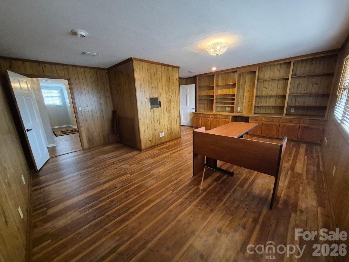 300 Cottonstone Lane — Troy
