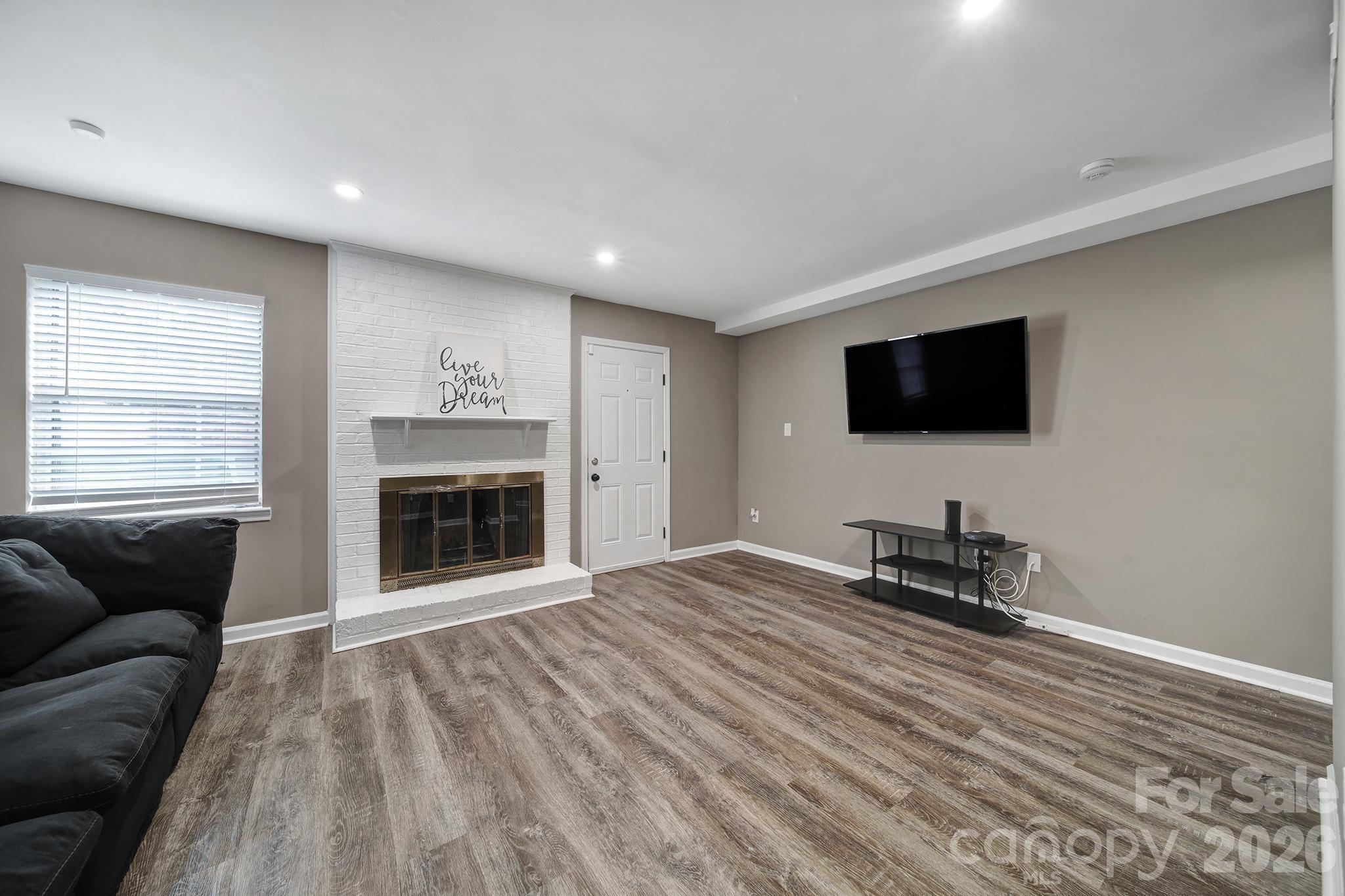 11005 Hunter Trail — Charlotte