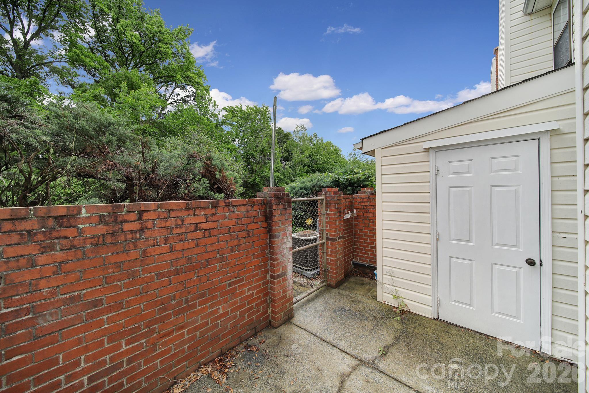 11005 Hunter Trail — Charlotte