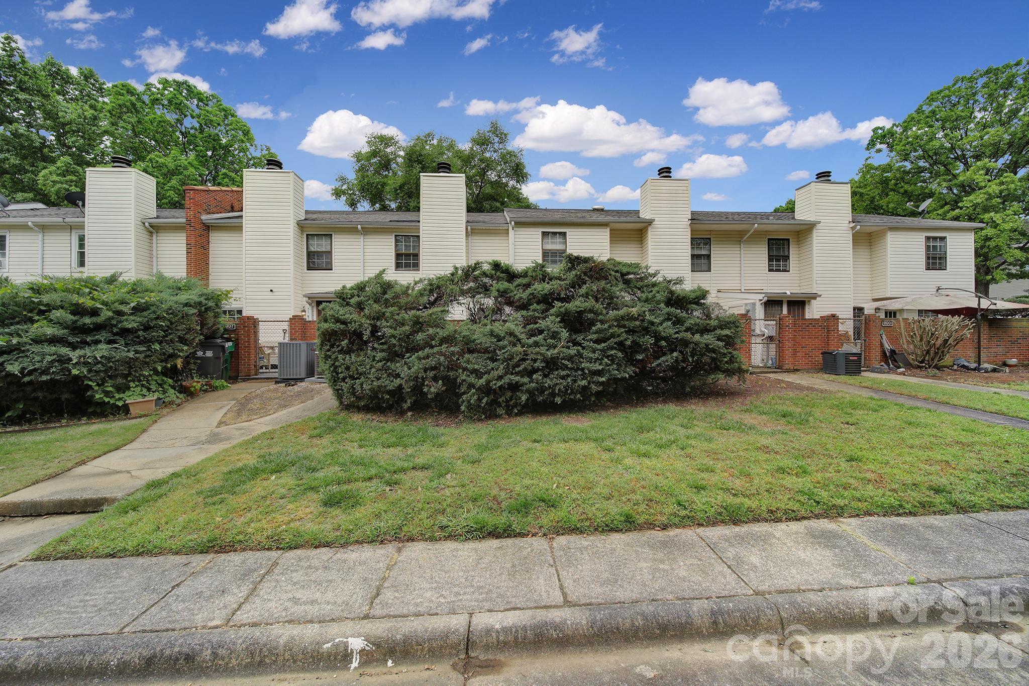11005 Hunter Trail — Charlotte