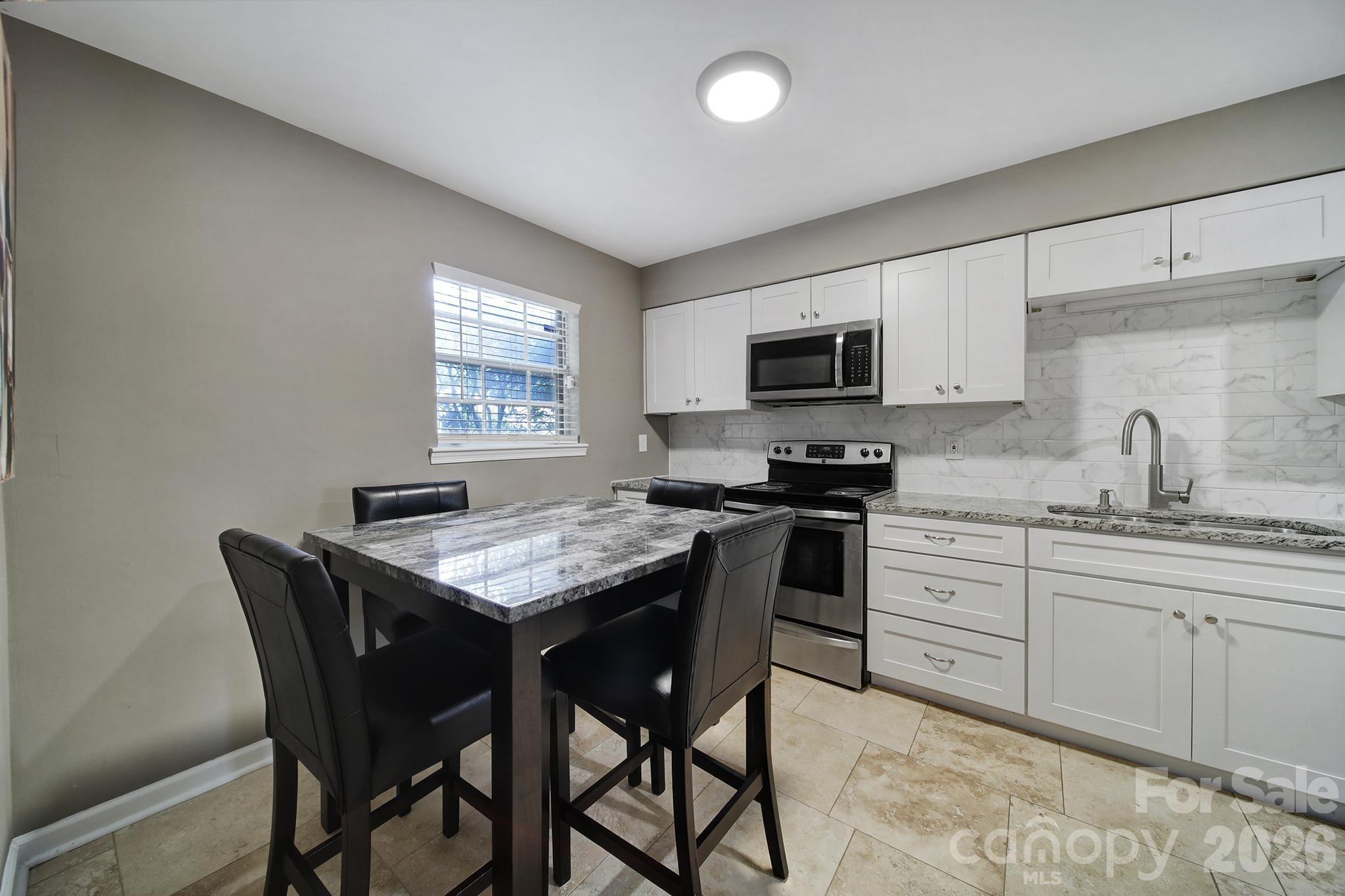 11005 Hunter Trail — Charlotte