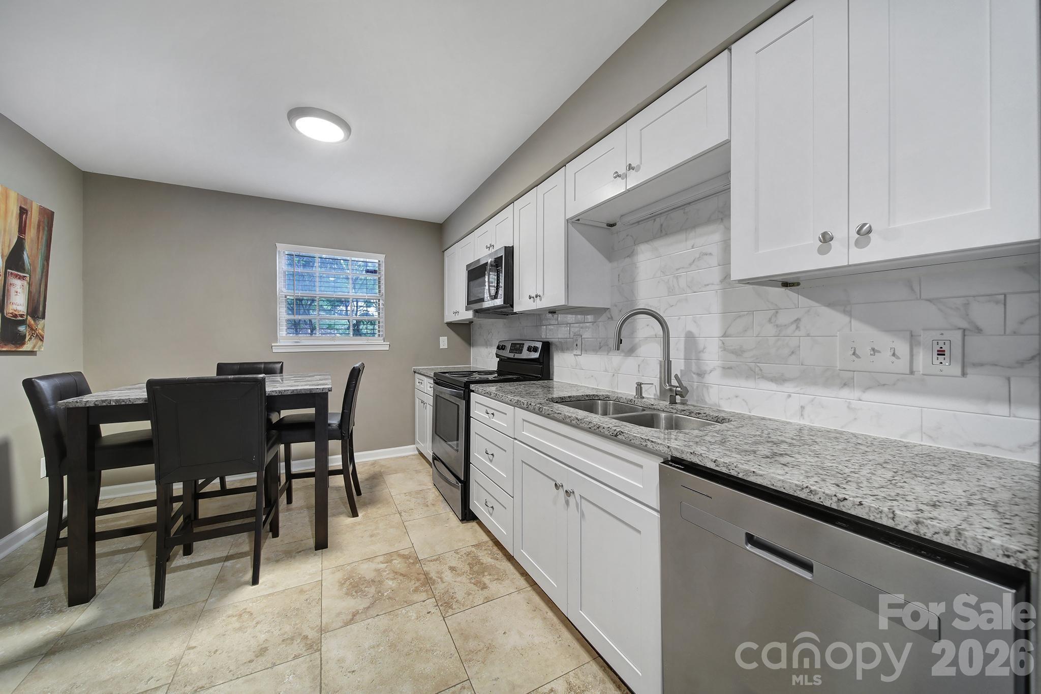 11005 Hunter Trail — Charlotte