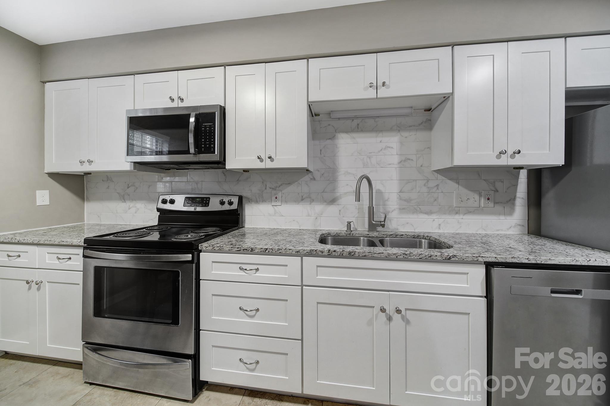 11005 Hunter Trail — Charlotte
