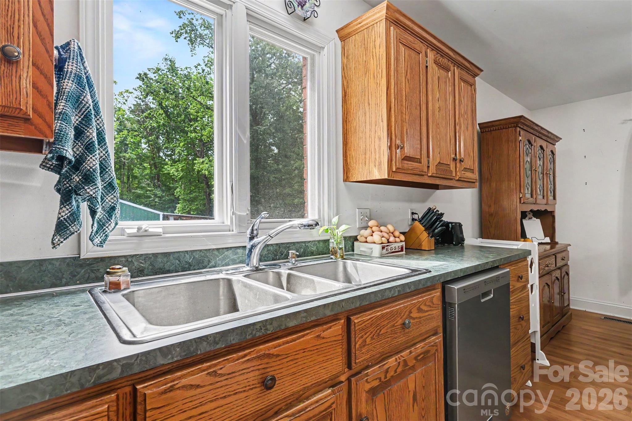 884 Beamguard Road — Clover