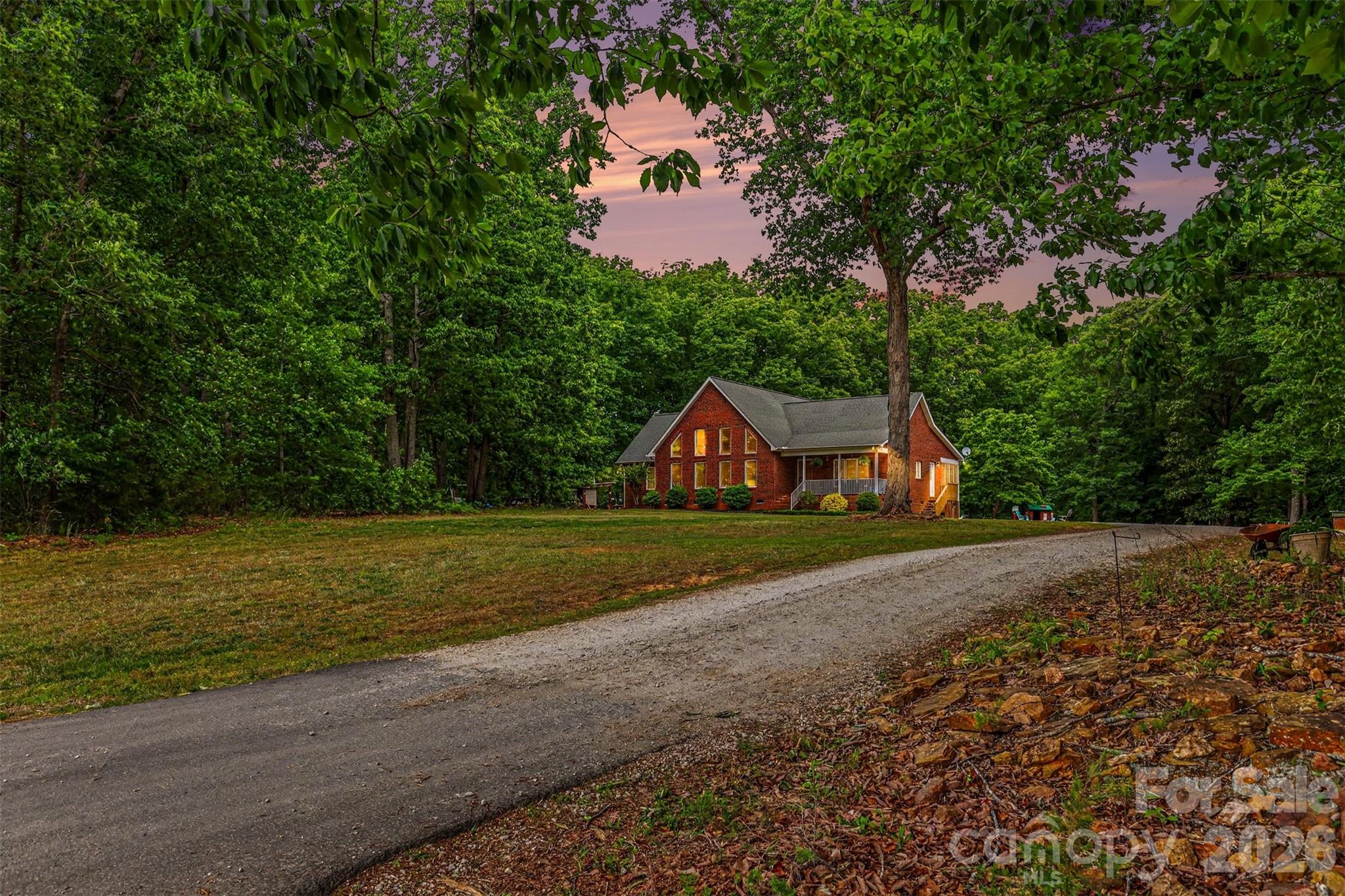 884 Beamguard Road — Clover