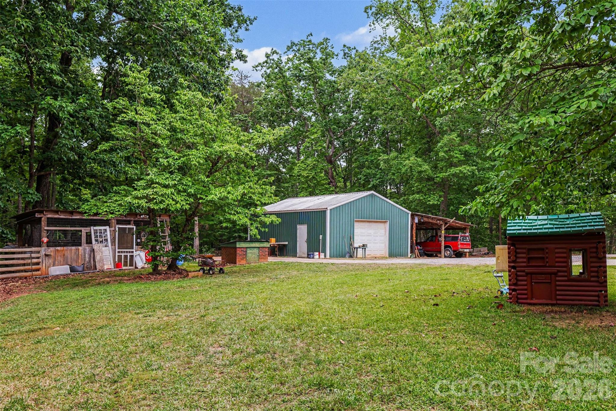 884 Beamguard Road — Clover