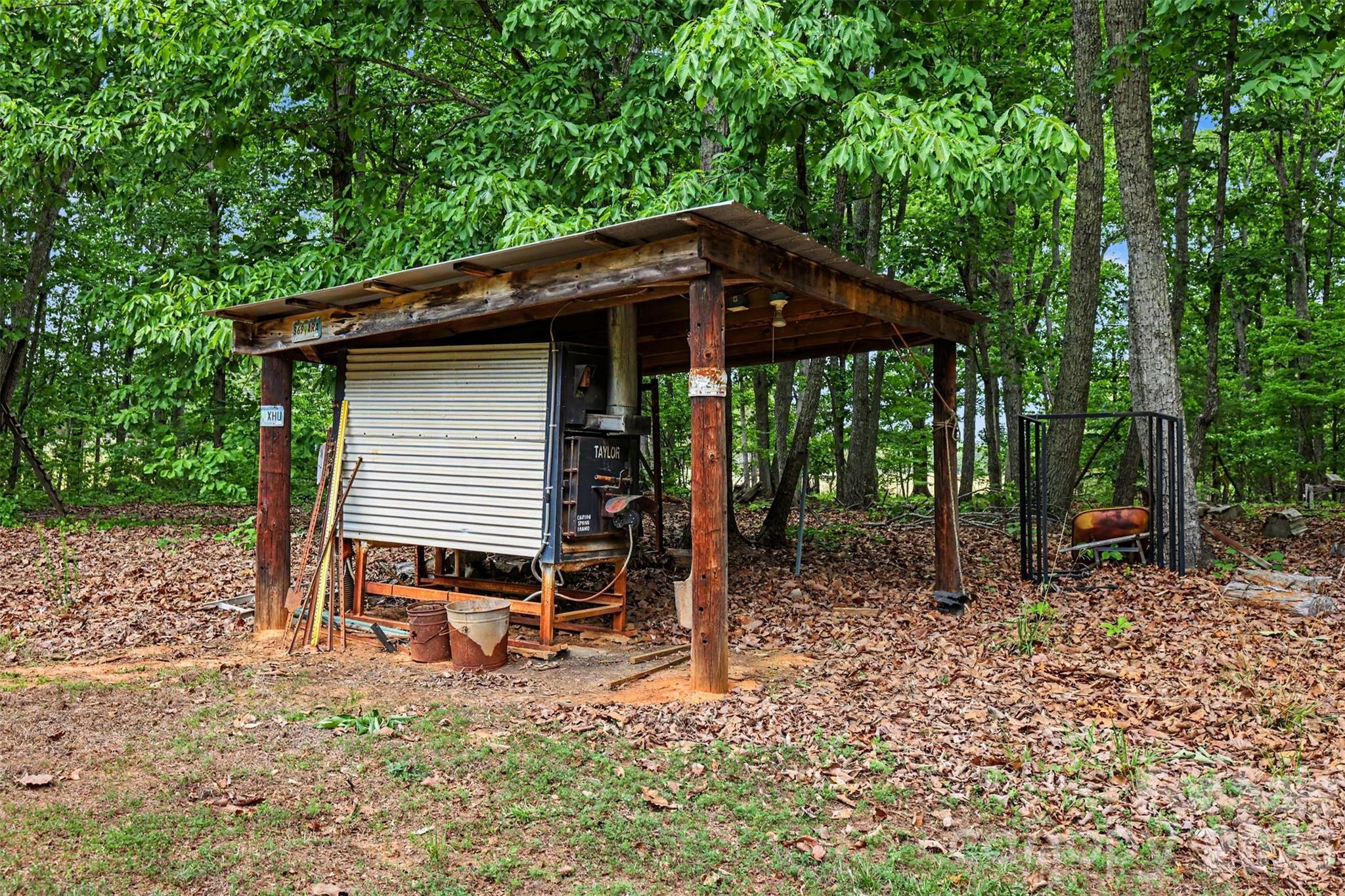 884 Beamguard Road — Clover
