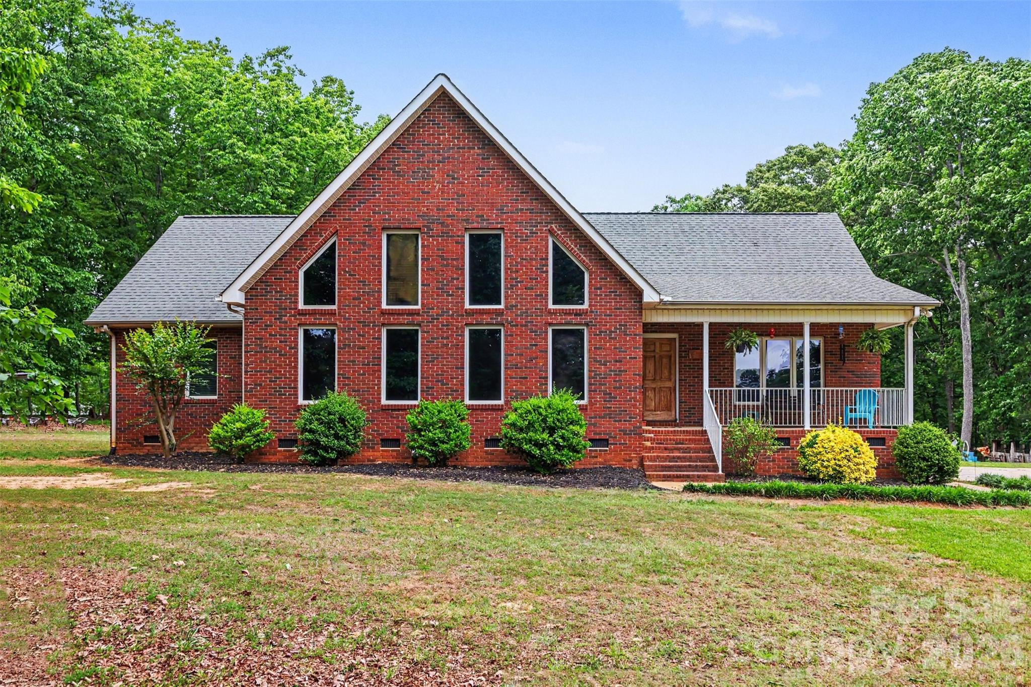884 Beamguard Road — Clover