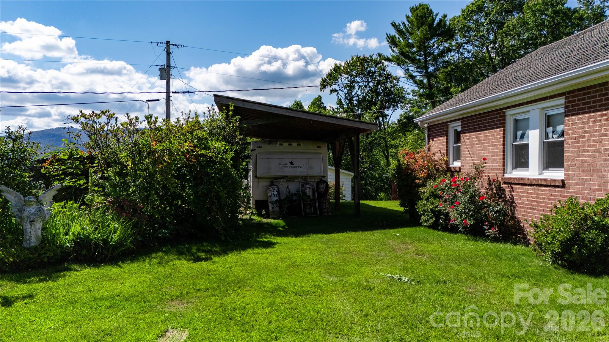 580 Russ Norris Heaton Road — Elk Park
