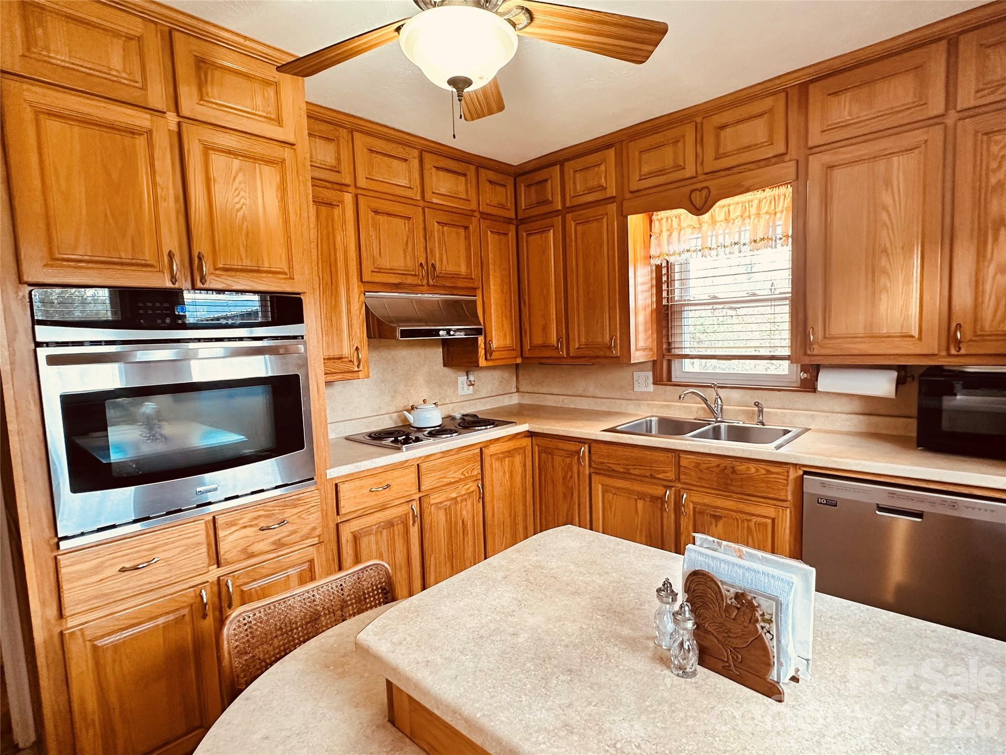 580 Russ Norris Heaton Road — Elk Park