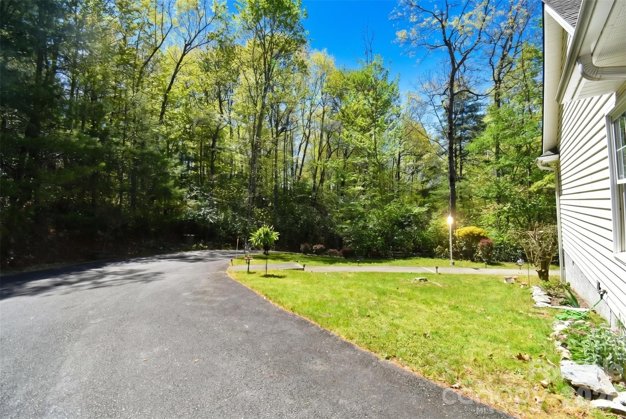 548 Thunder Road — Brevard