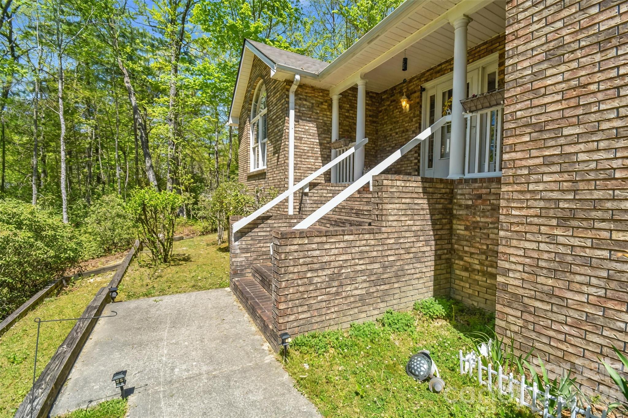 548 Thunder Road — Brevard