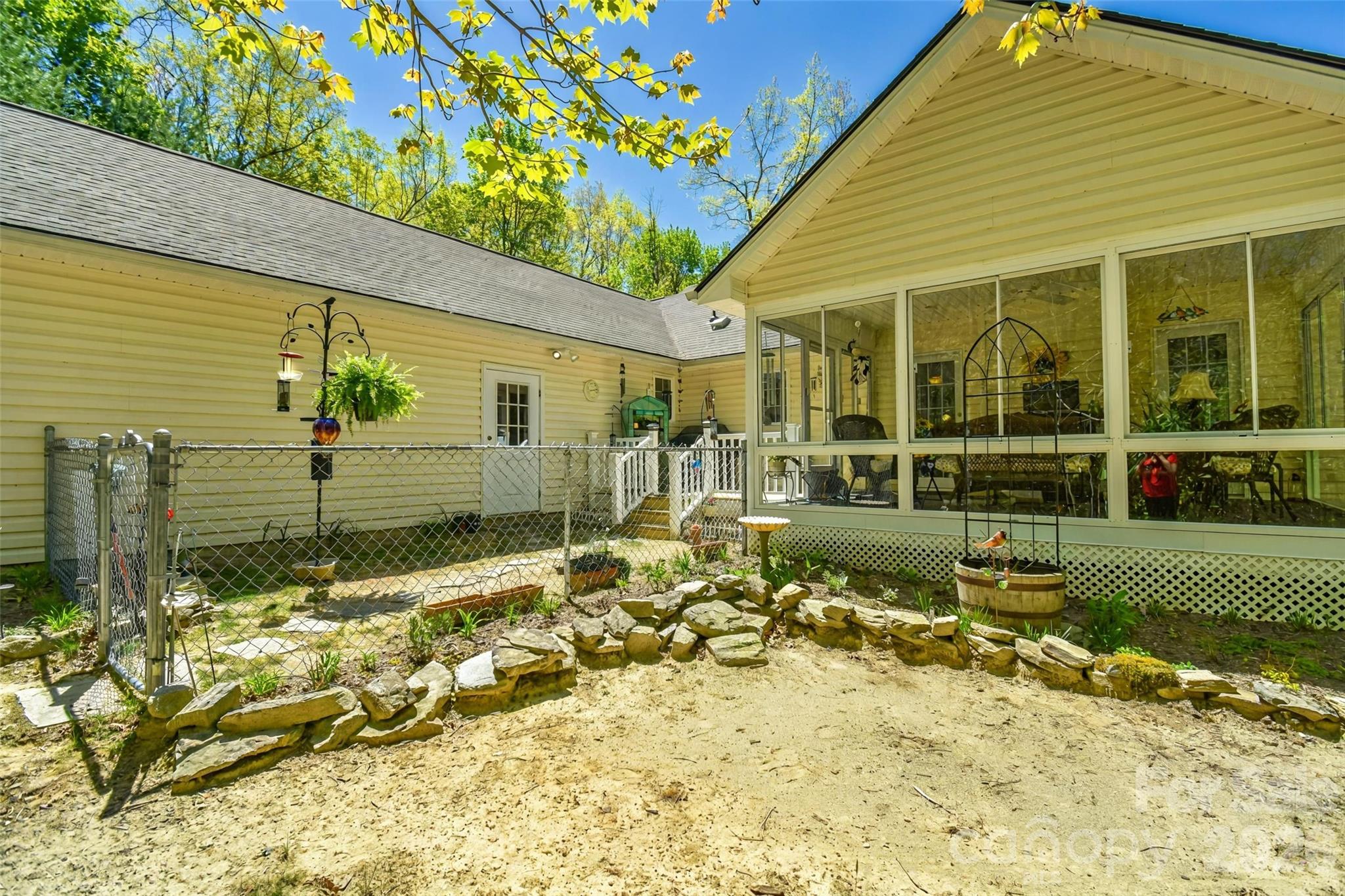 548 Thunder Road — Brevard