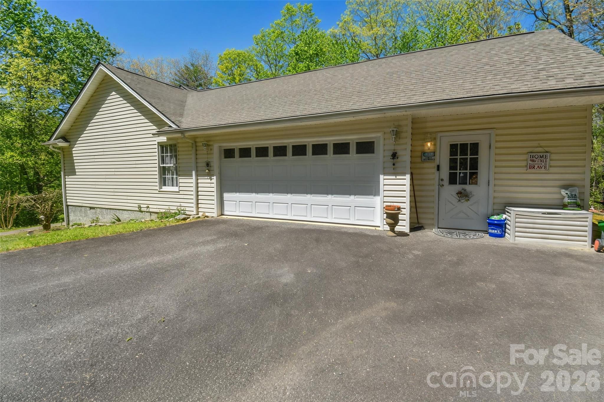 548 Thunder Road — Brevard