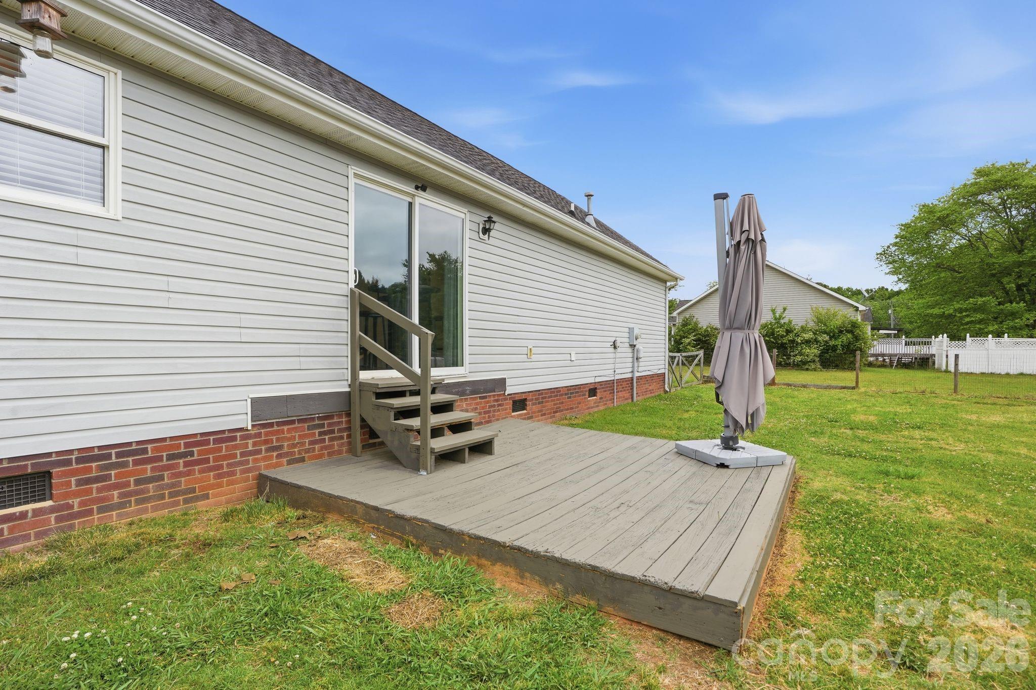 2073 Highway 557 Highway — Clover