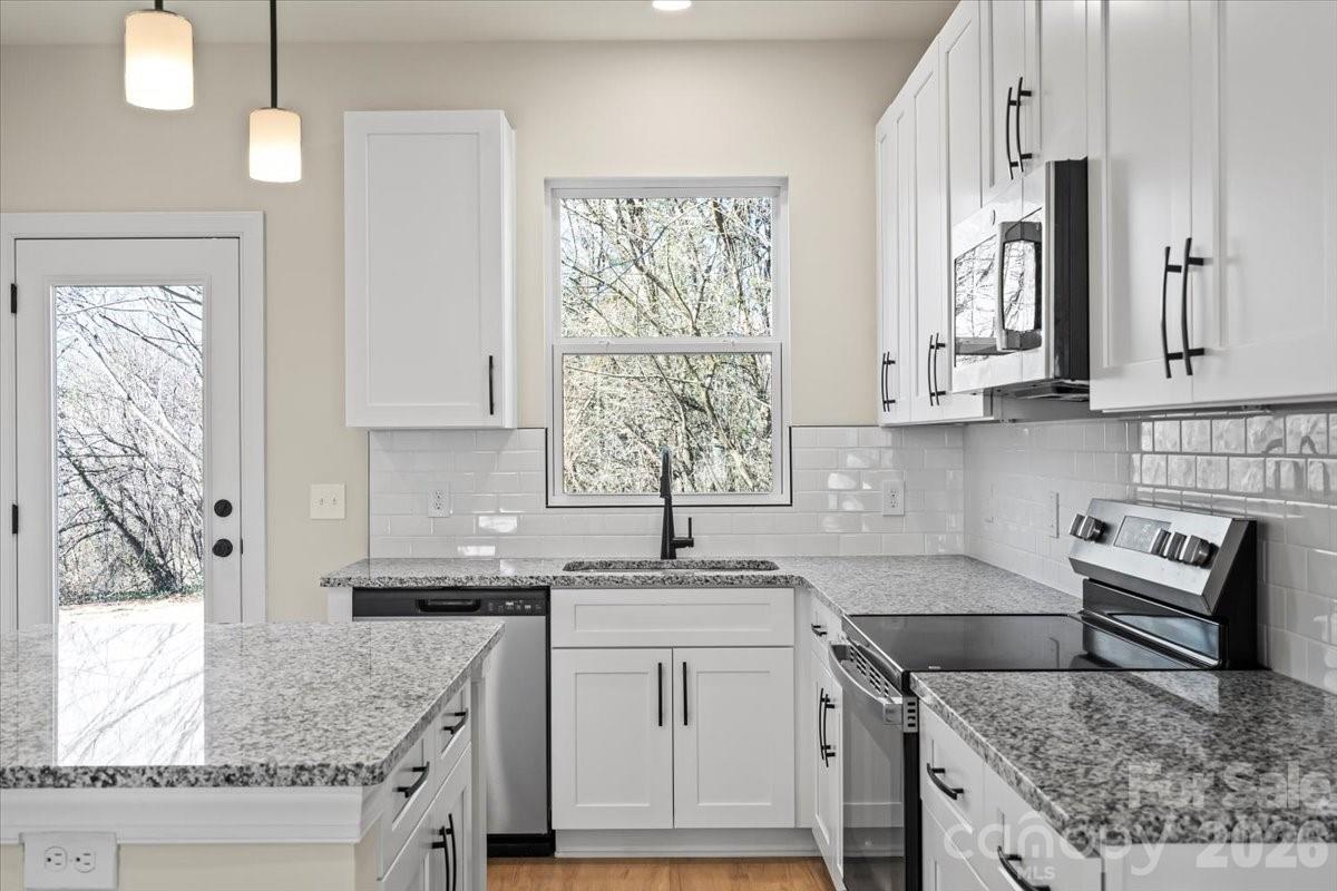 1562 7th Avenue Drive SW — Hickory