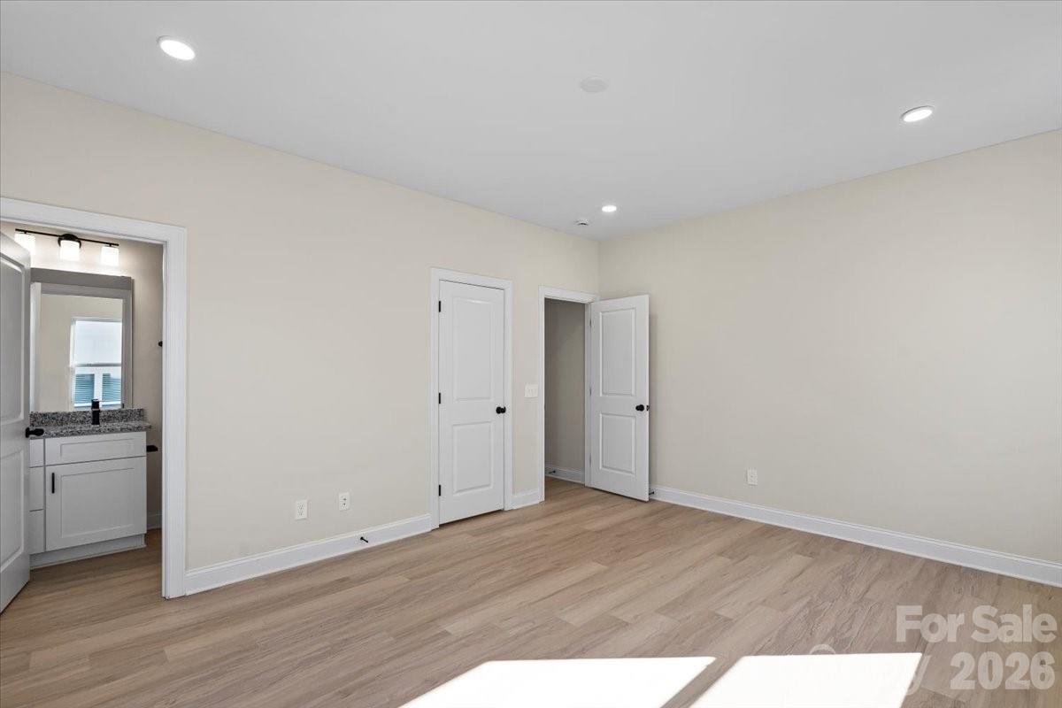 1562 7th Avenue Drive SW — Hickory