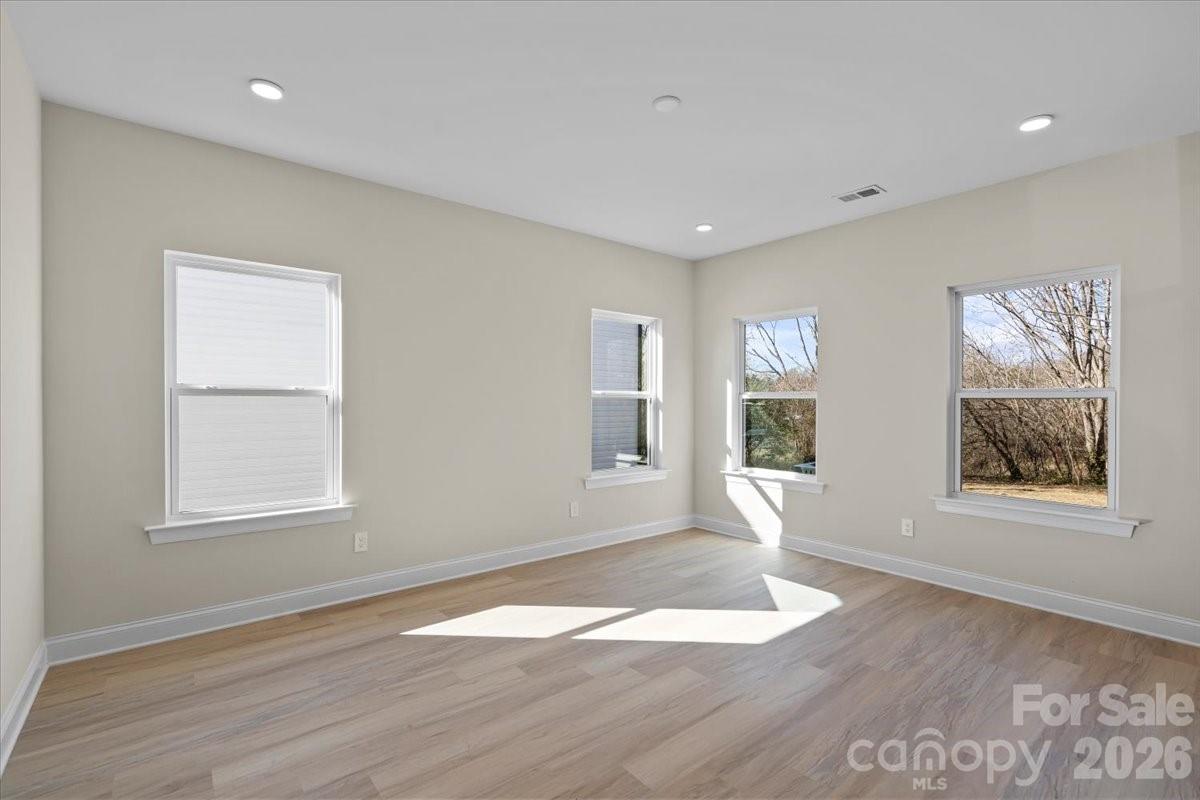 1562 7th Avenue Drive SW — Hickory