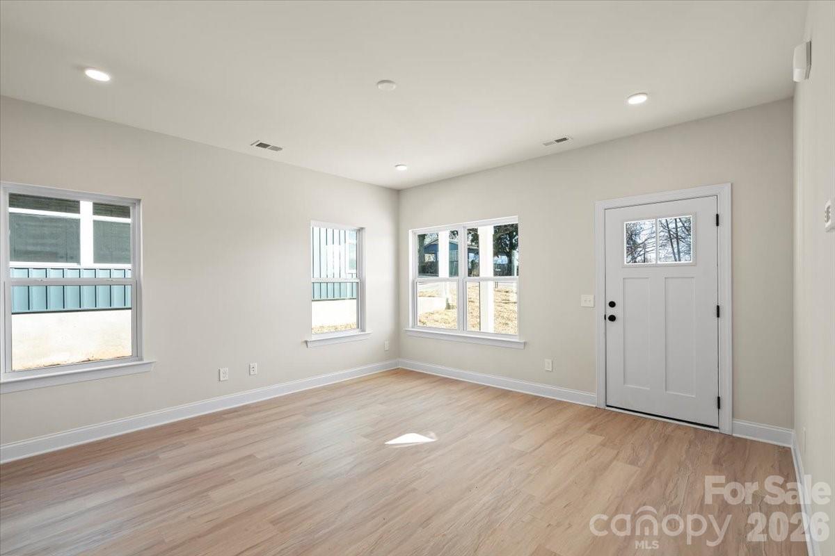 1562 7th Avenue Drive SW — Hickory