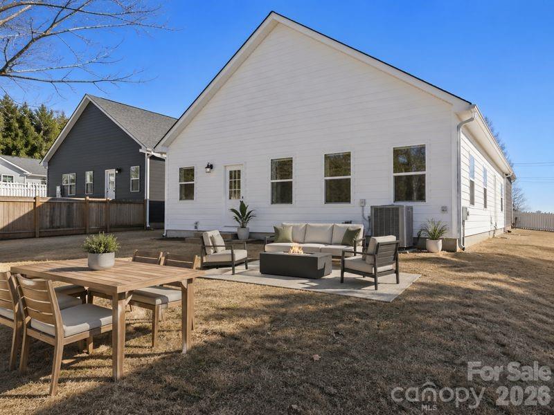 1562 7th Avenue Drive SW — Hickory