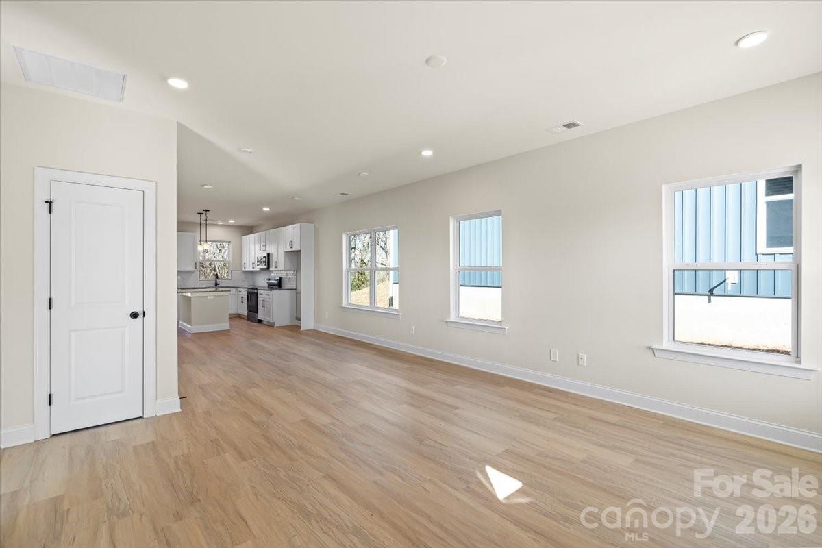1562 7th Avenue Drive SW — Hickory