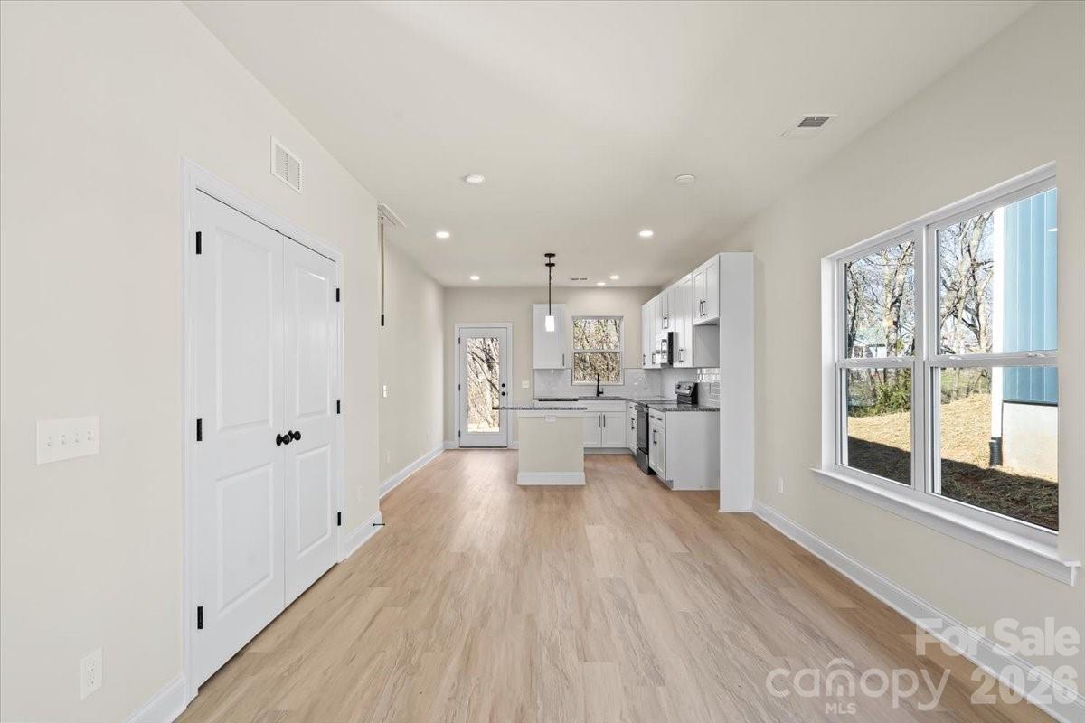 1562 7th Avenue Drive SW — Hickory