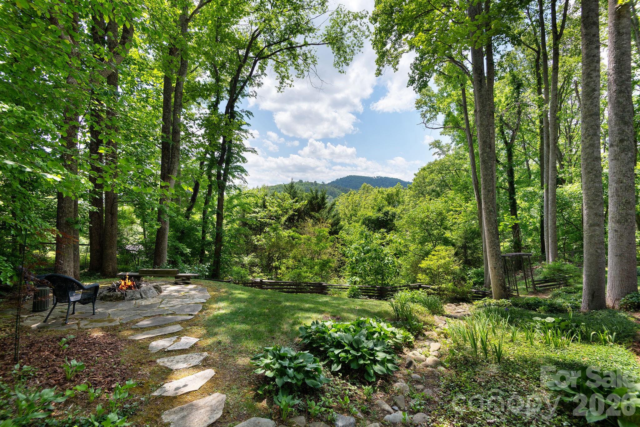107 Buffalo Trail — Asheville
