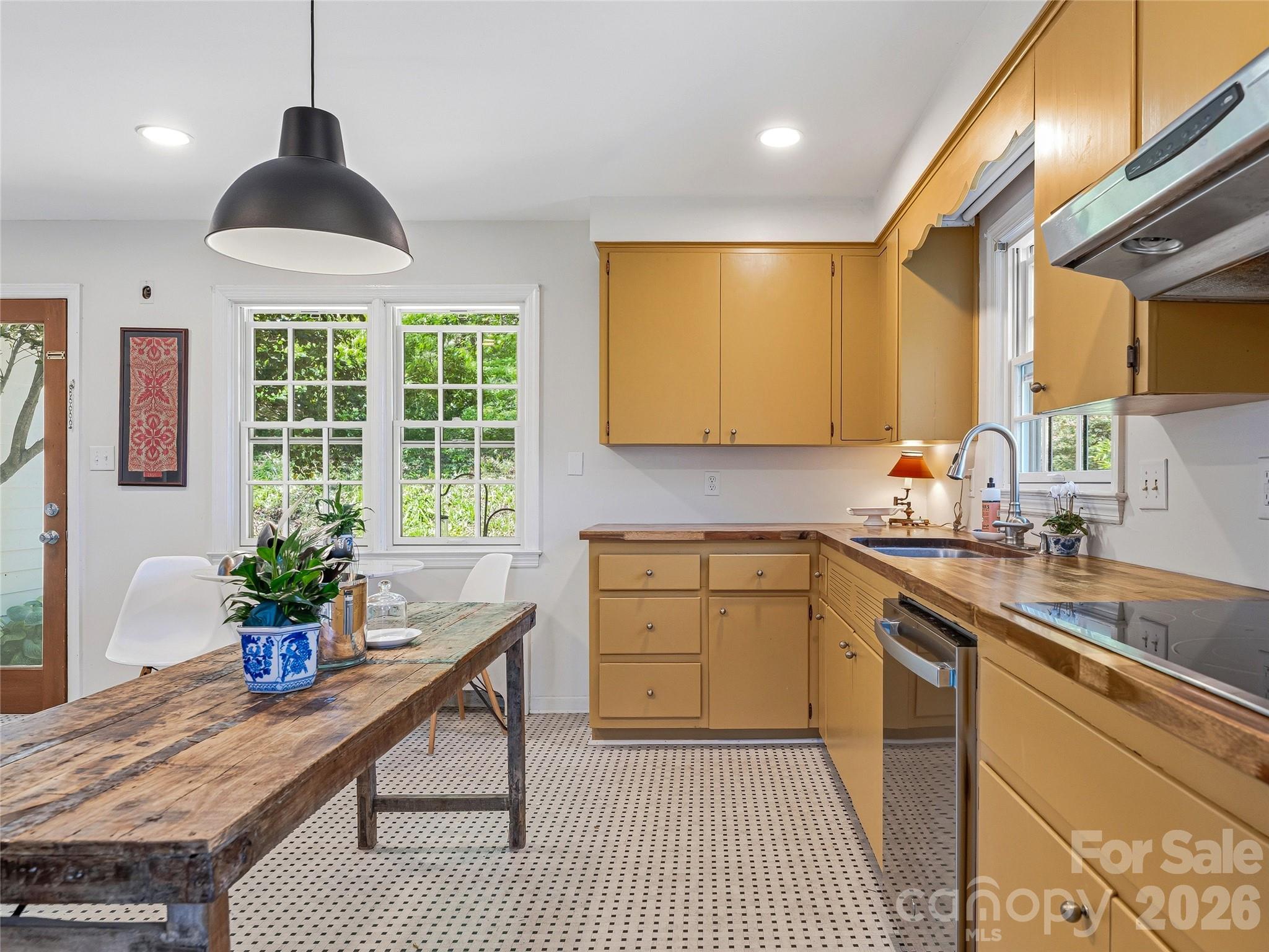 721 Golf Course Road — Waynesville