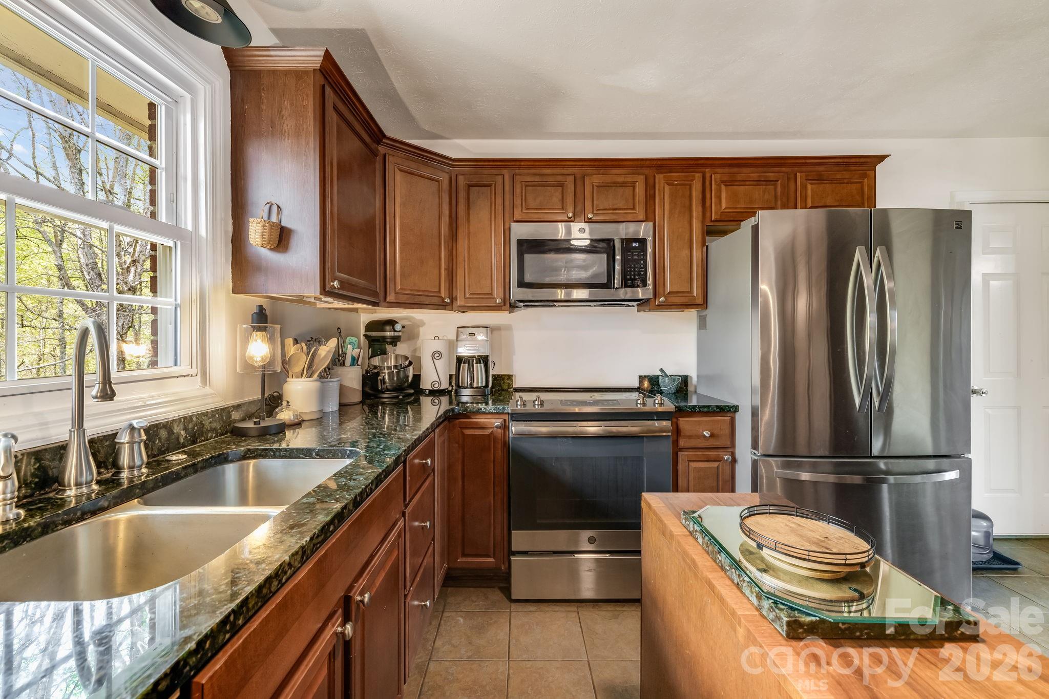 37 Duck Drive — Mars Hill