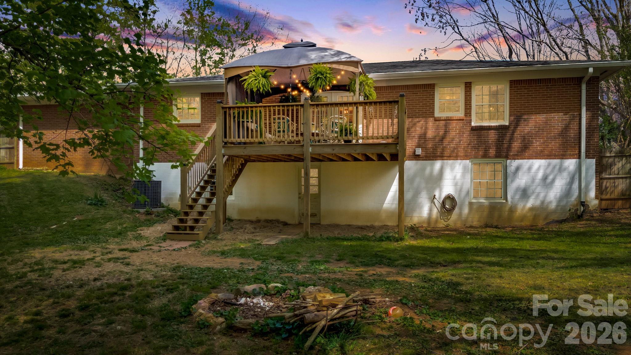 37 Duck Drive — Mars Hill