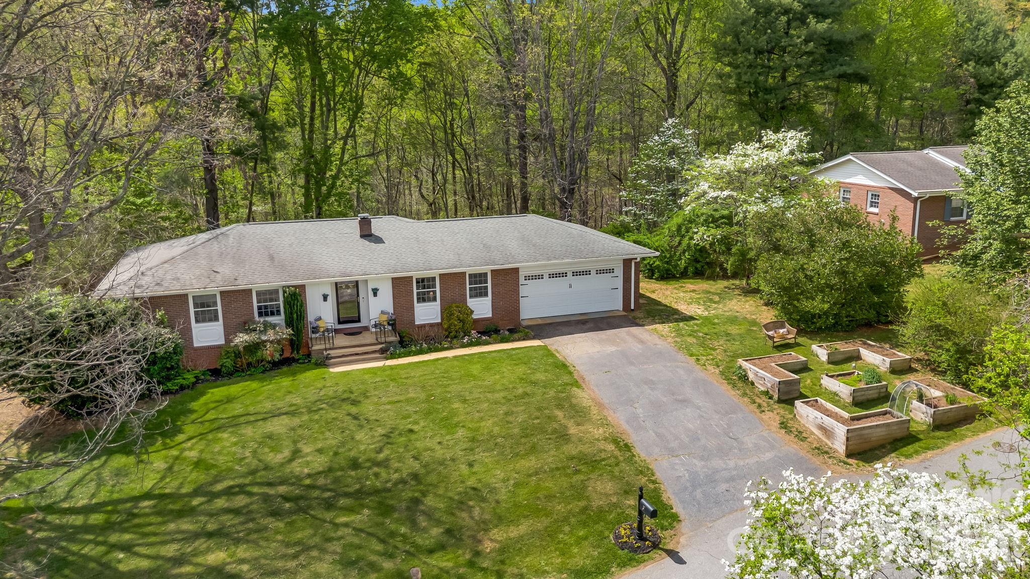 37 Duck Drive — Mars Hill